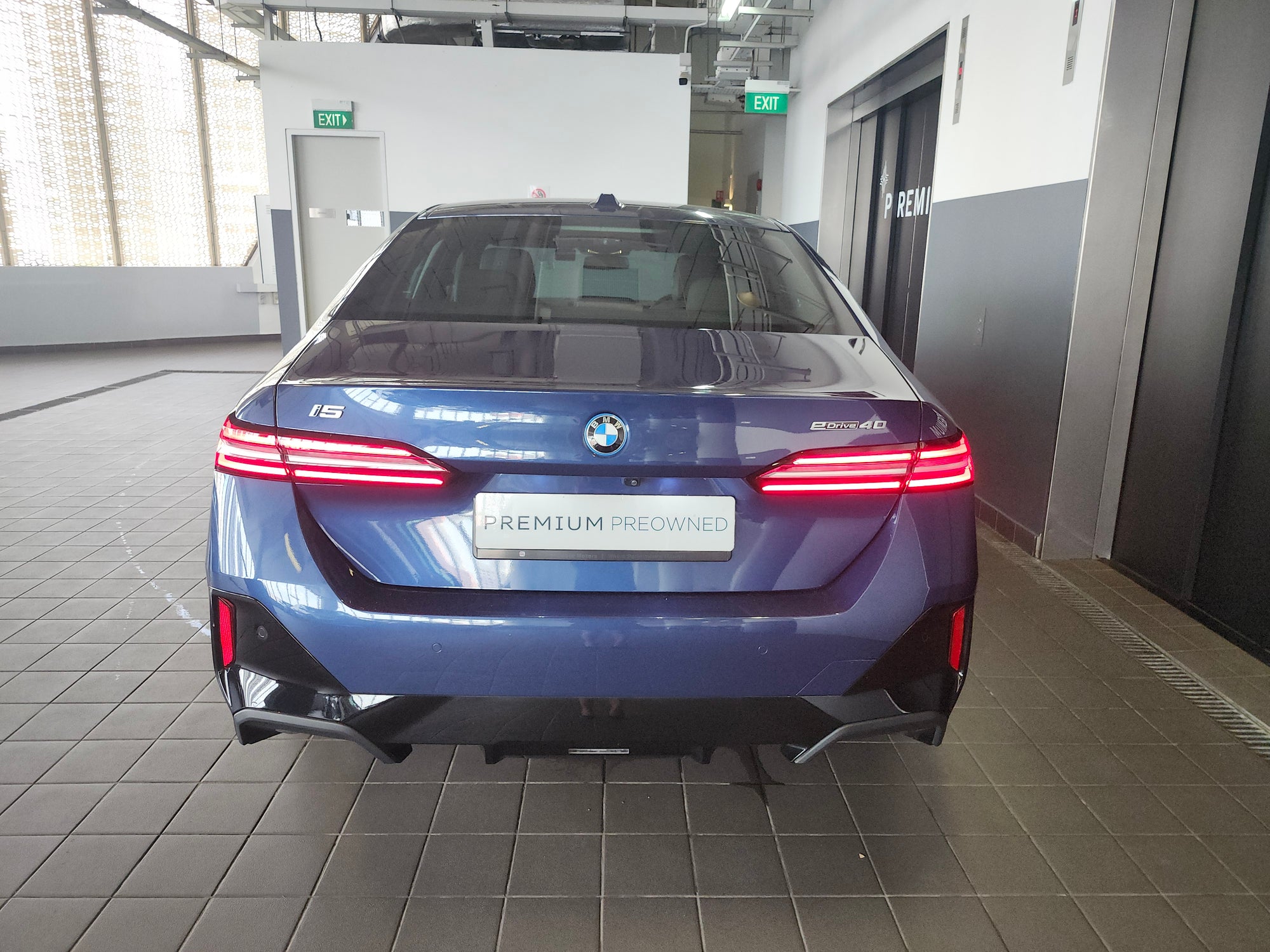 BMW i5 eDrive40