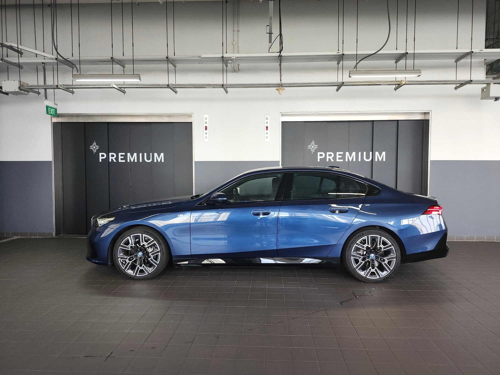BMW i5 eDrive40