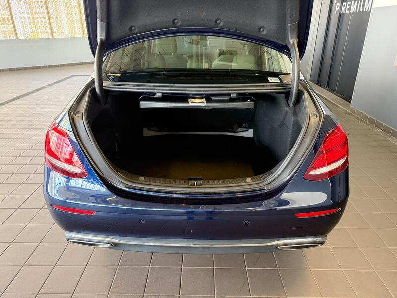 Mercedes Benz E200 Sedan AVG