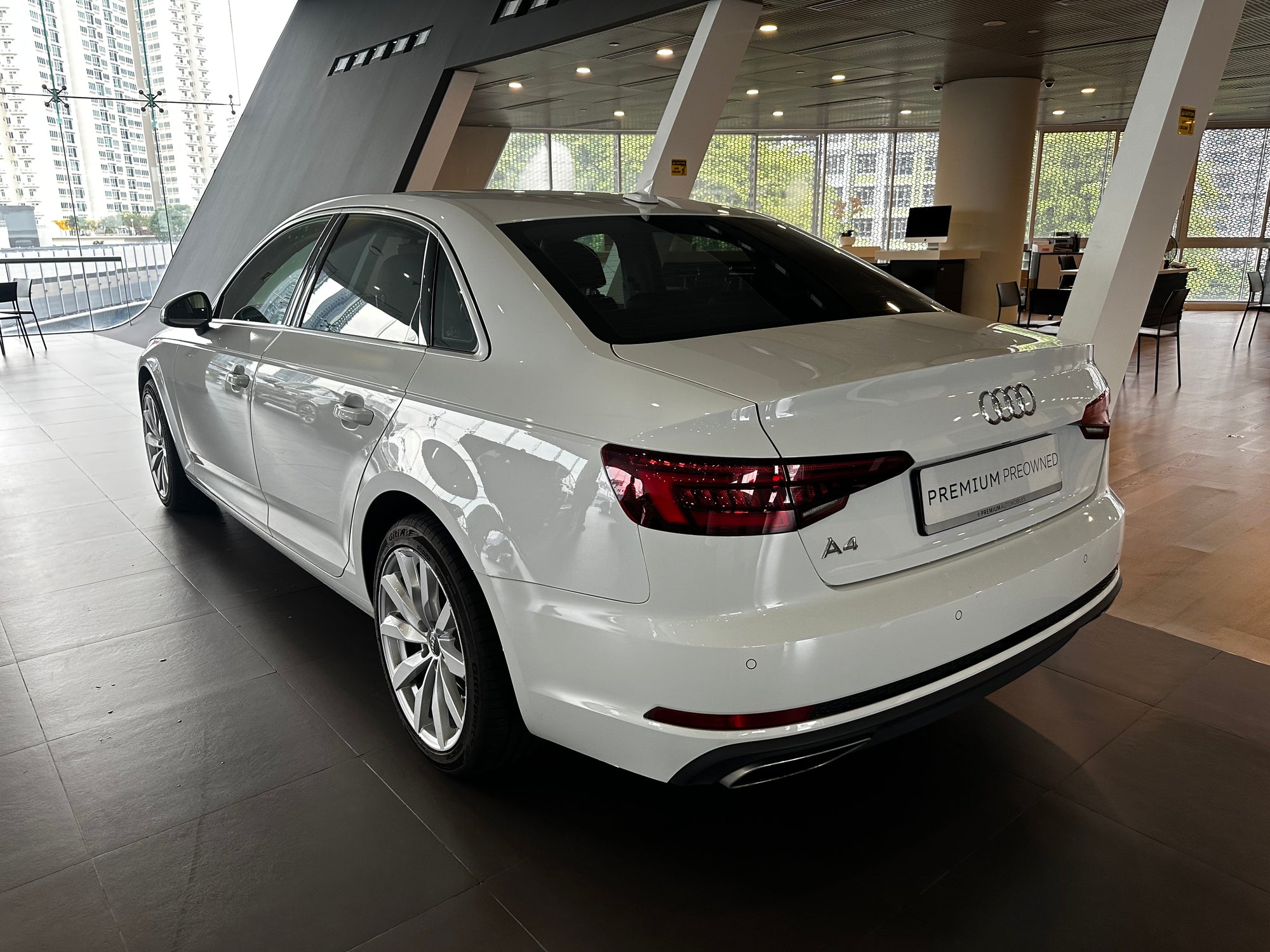 Audi A4 Sedan 2.0 TFSI S tronic