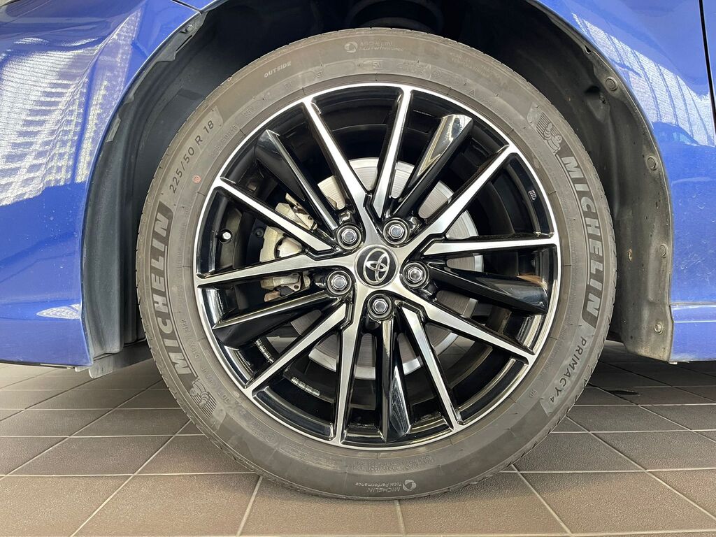 Toyota Camry Hybrid 4DR Sedan